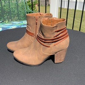 Time and Tru Women’s Fashion Boots